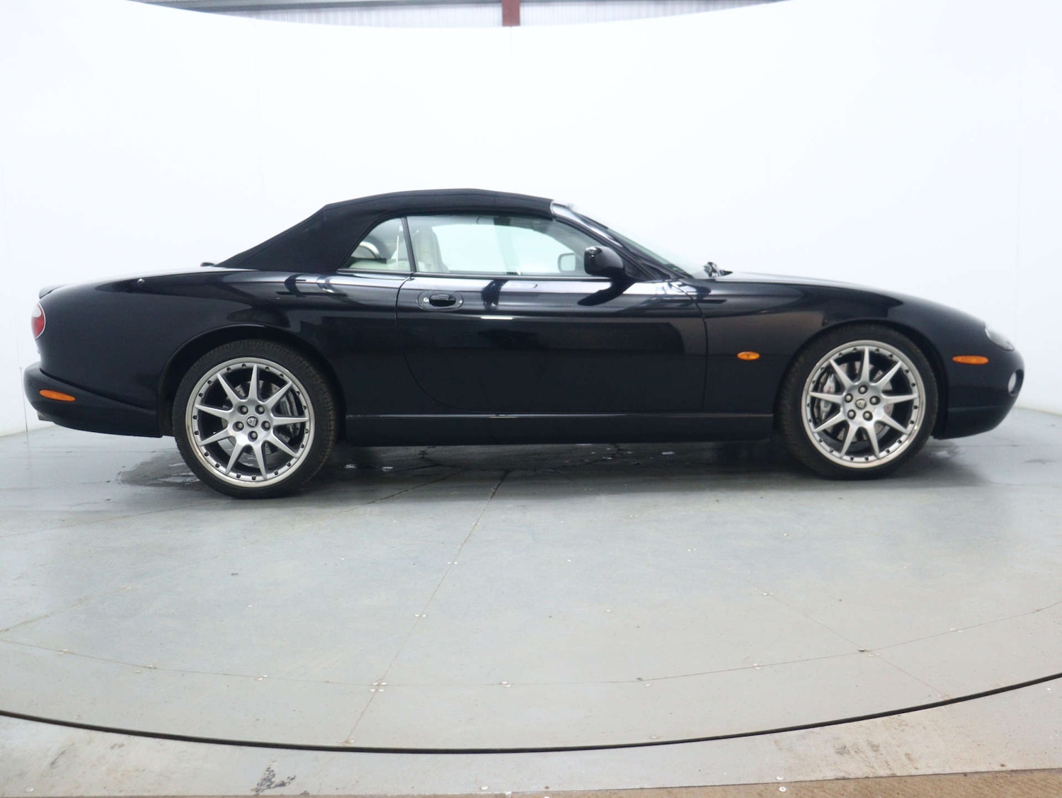 Used Jaguar XKR 2004 for sale - 78053776: Photo 14