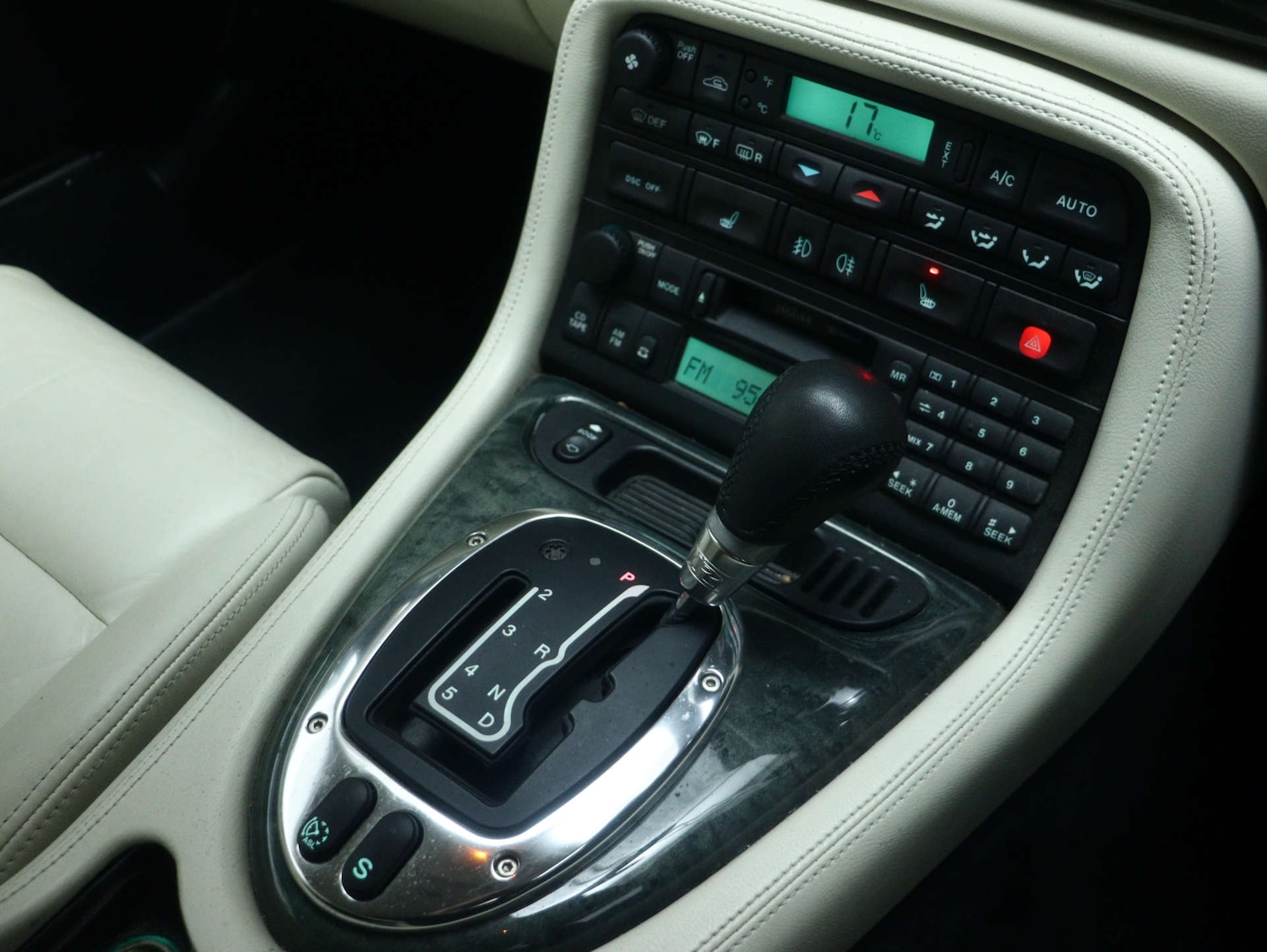 Used Jaguar XKR 2004 for sale - 78053776: Photo 30