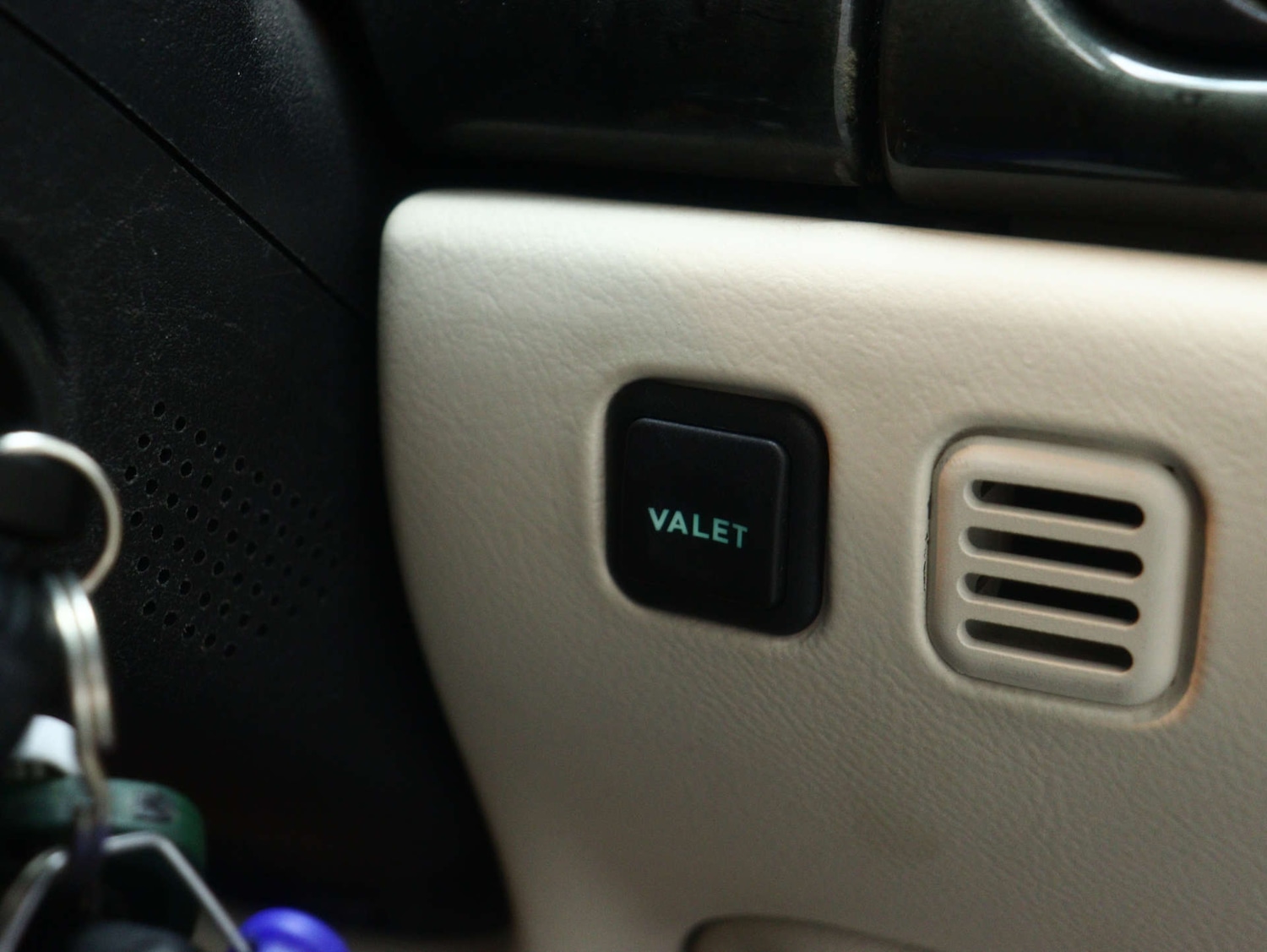 Used Jaguar XKR 2004 for sale - 78053776: Photo 34