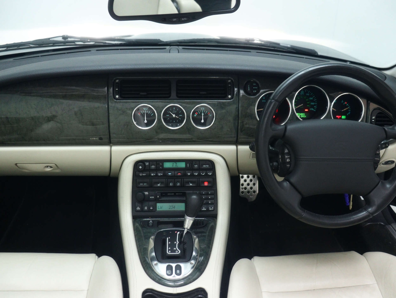 Used Jaguar XKR 2004 for sale - 78053776: Photo 37