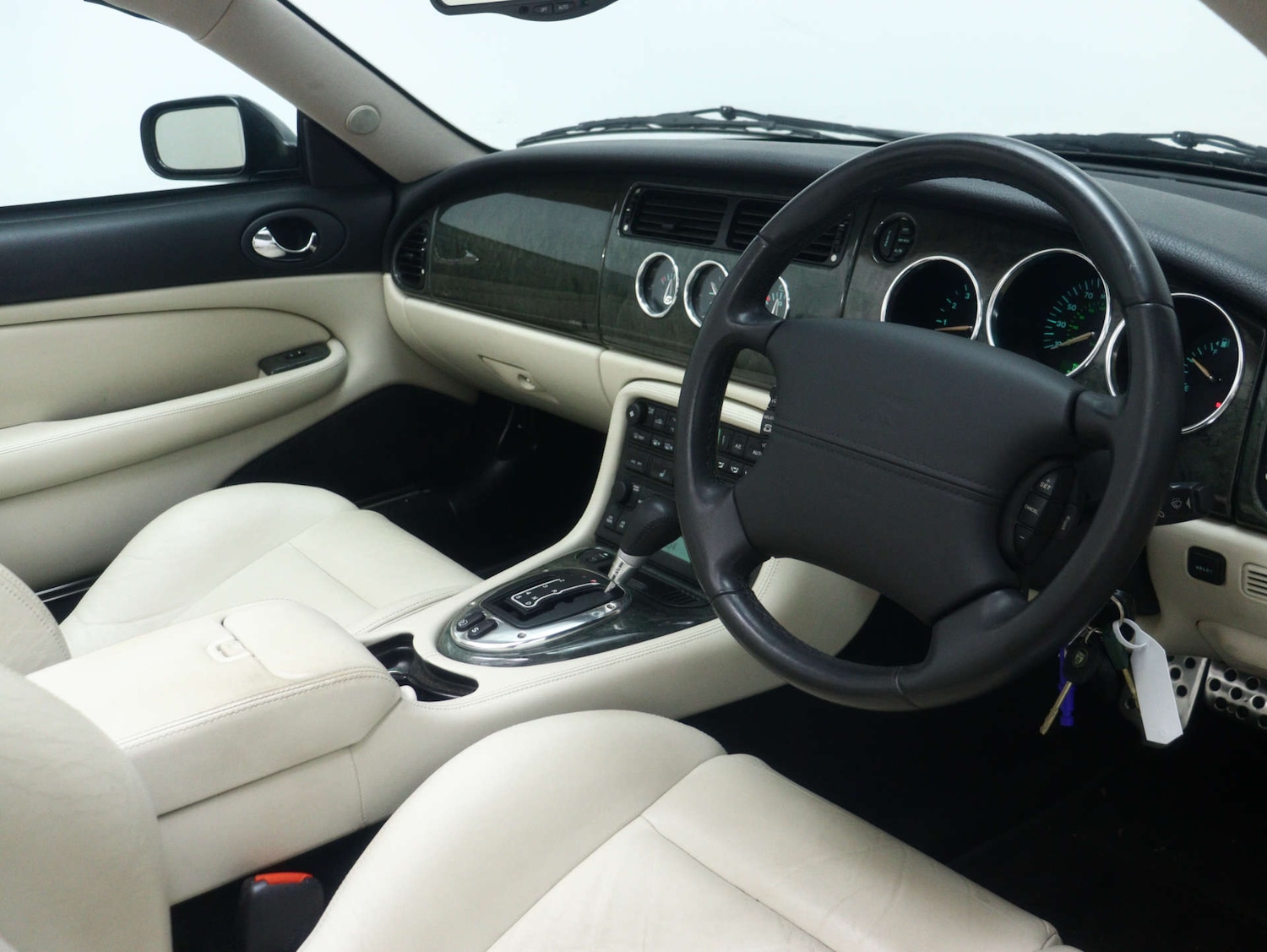 Used Jaguar XKR 2004 for sale - 78053776: Photo 38