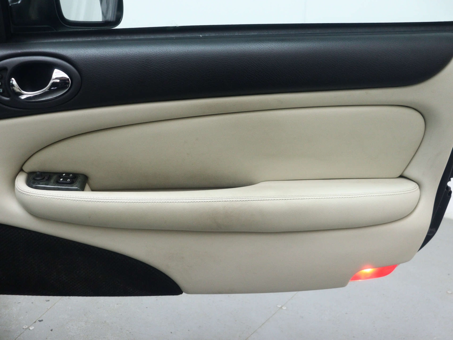 Used Jaguar XKR 2004 for sale - 78053776: Photo 40