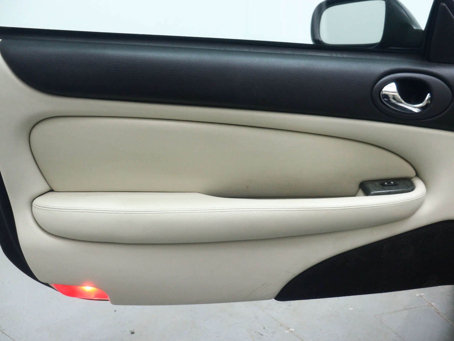 Used Jaguar XKR 2004 for sale - 78053776: Photo 45