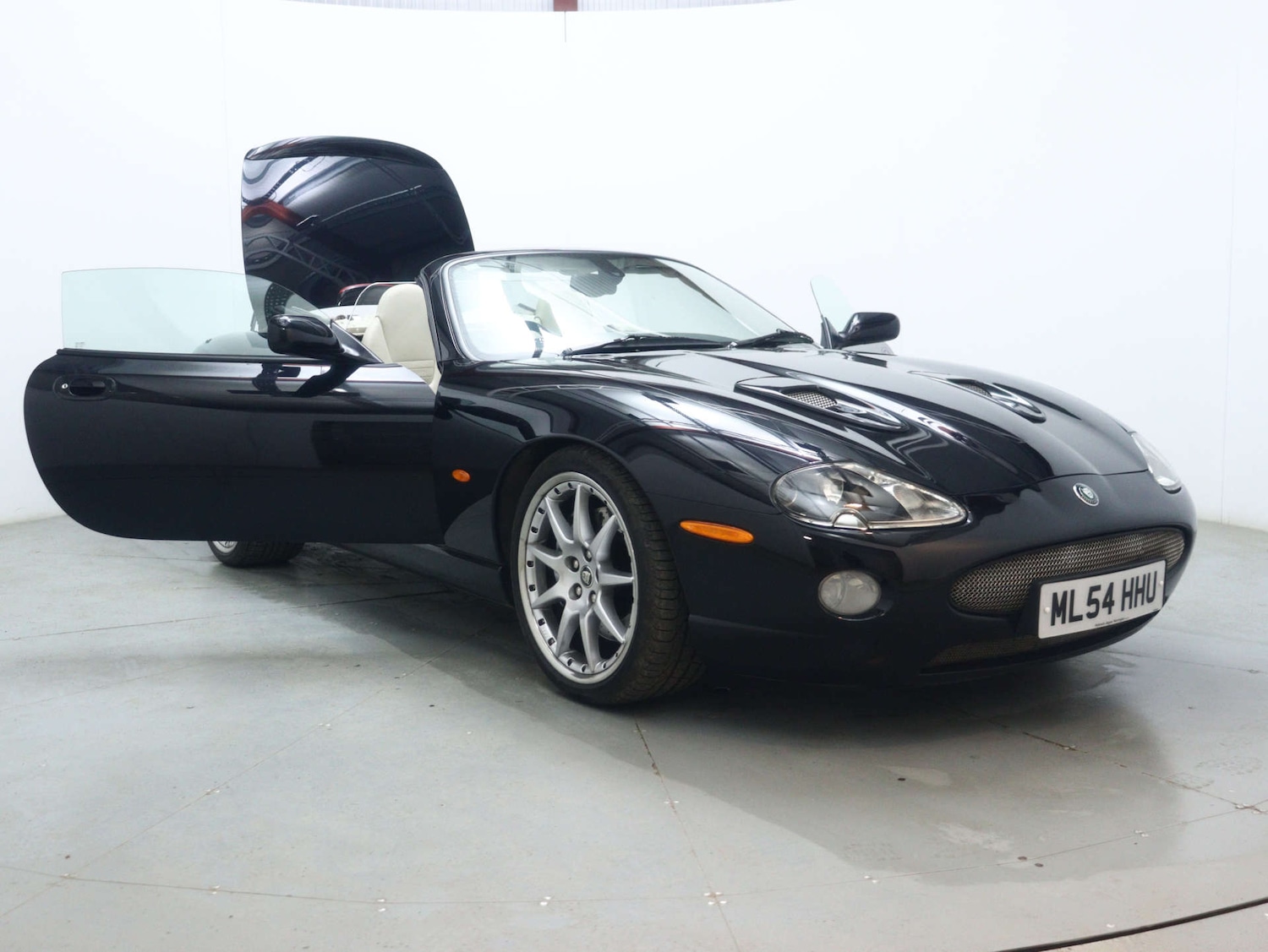 Used Jaguar XKR 2004 for sale - 78053776: Photo 50