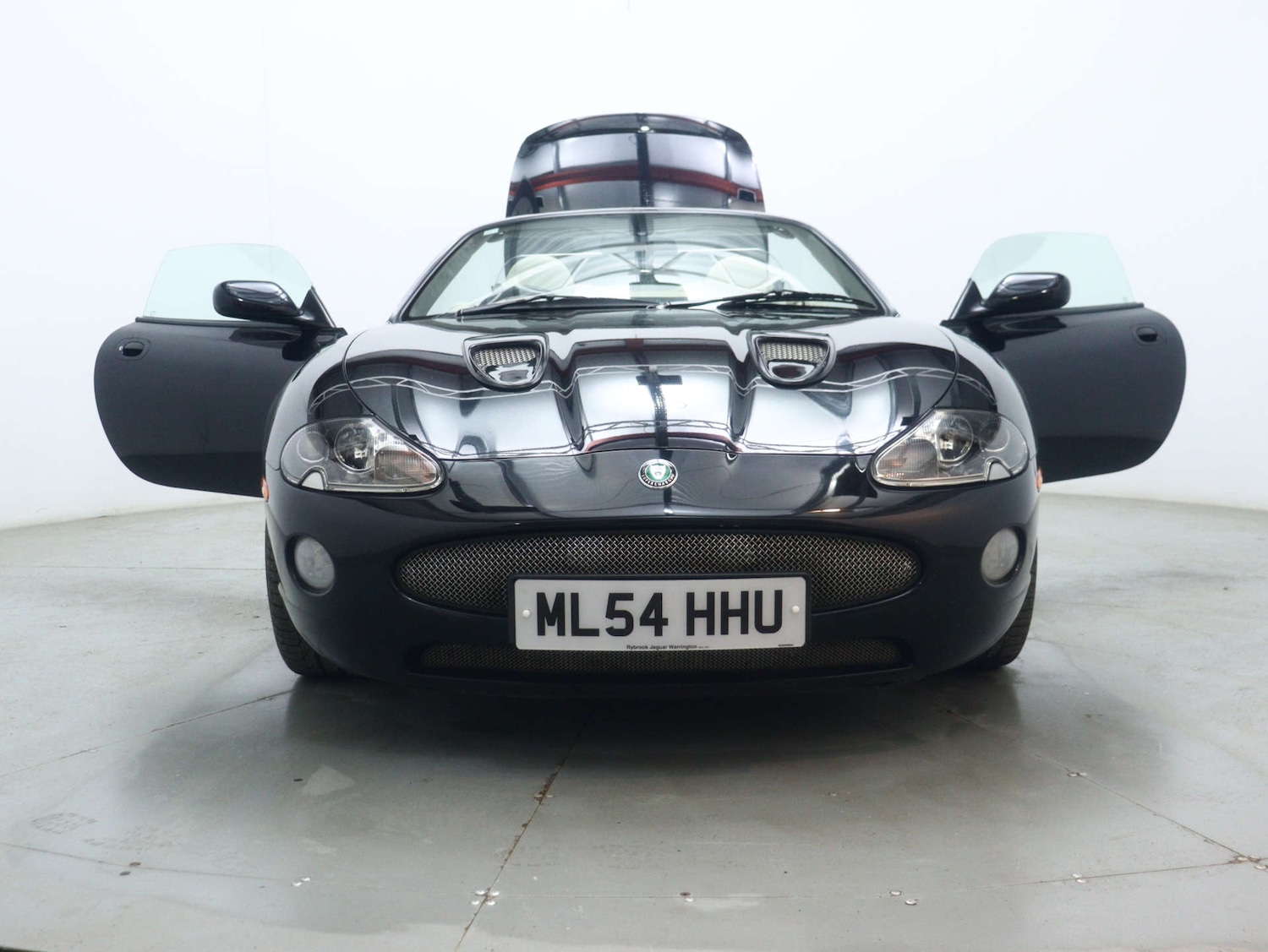 Used Jaguar XKR 2004 for sale - 78053776: Photo 51