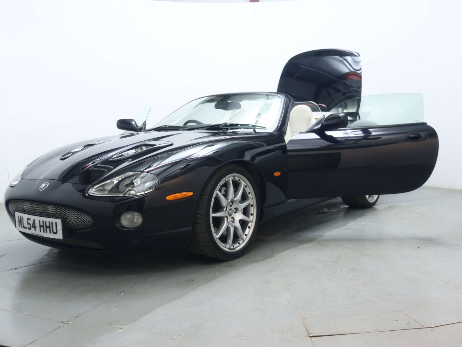 Used Jaguar XKR 2004 for sale - 78053776: Photo 52