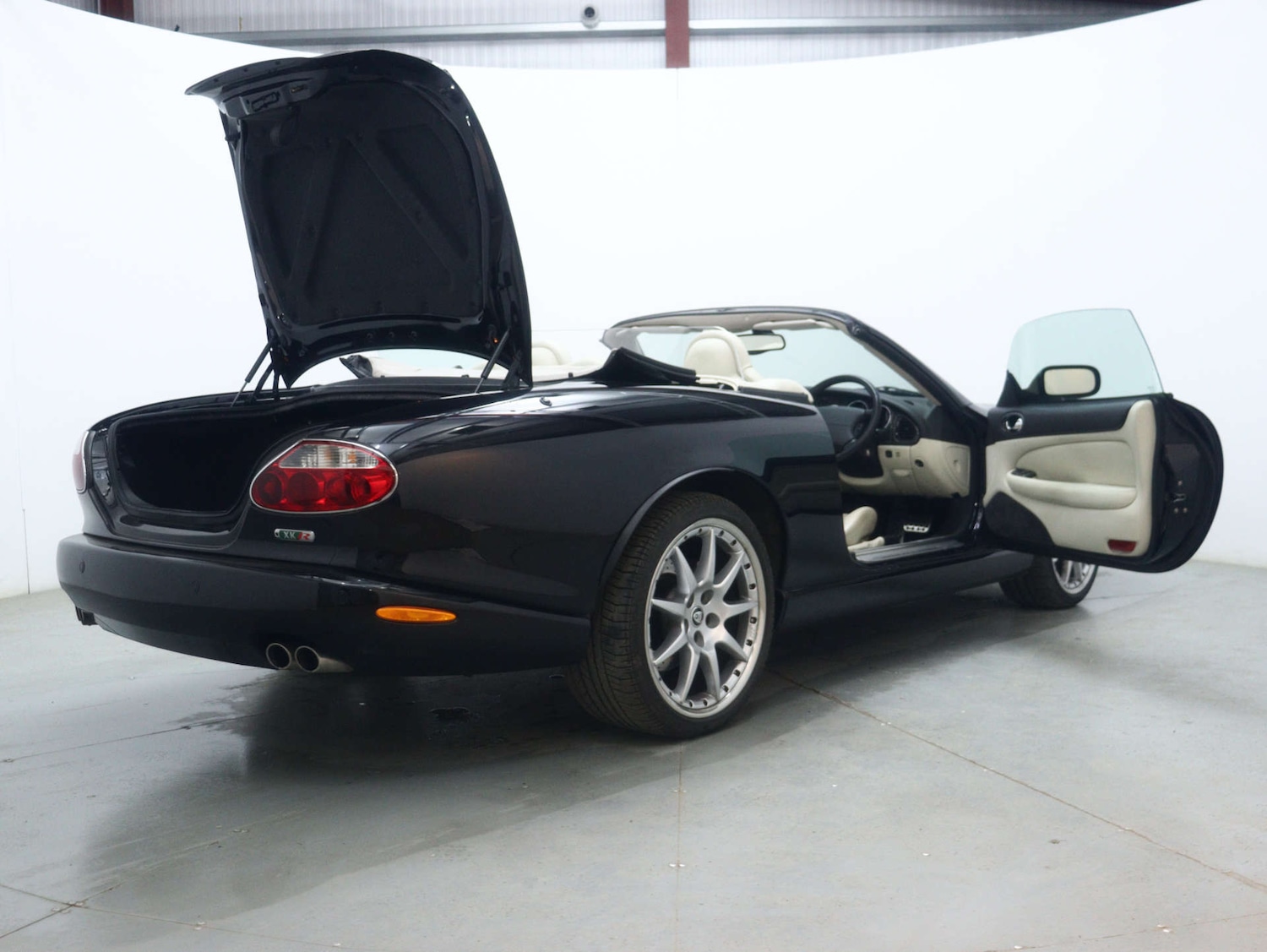 Used Jaguar XKR 2004 for sale - 78053776: Photo 56