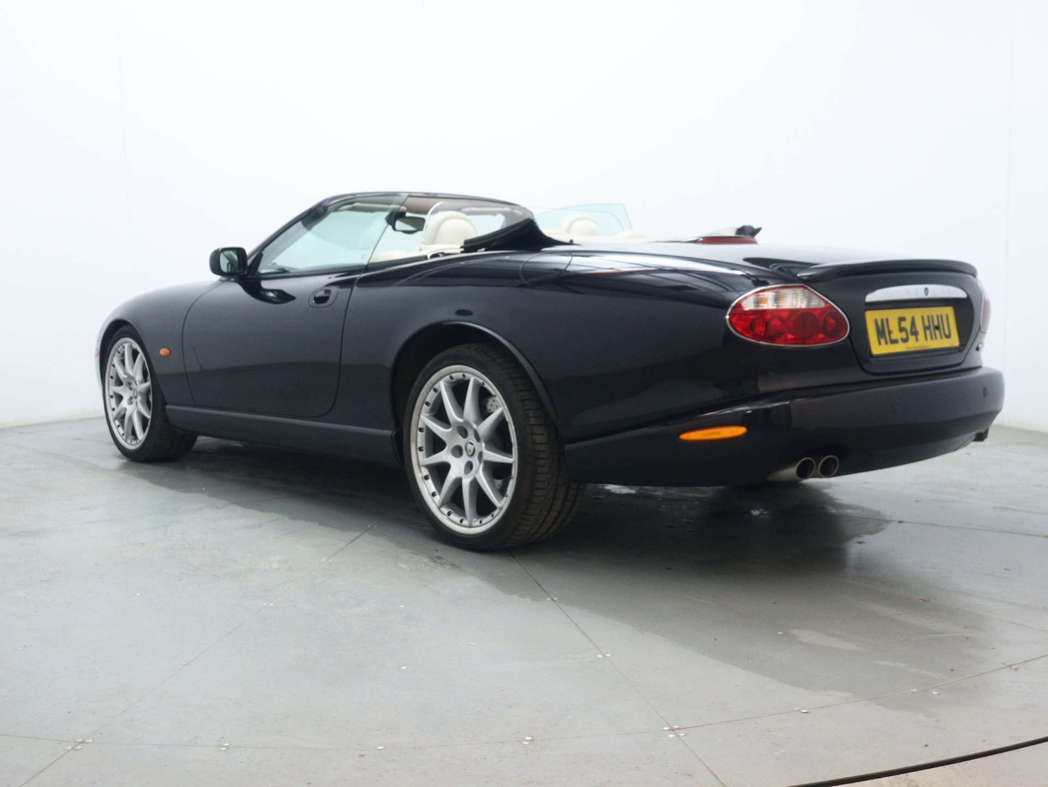 Used Jaguar XKR 2004 for sale - 78053776: Photo 9