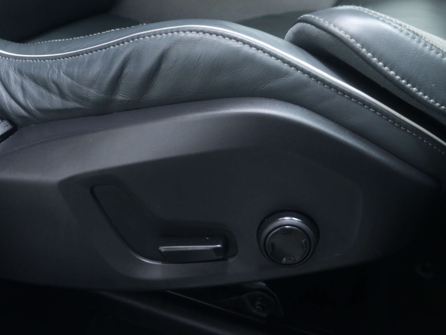 Used Volvo XC60 2021 for sale - 76894436: Photo 41