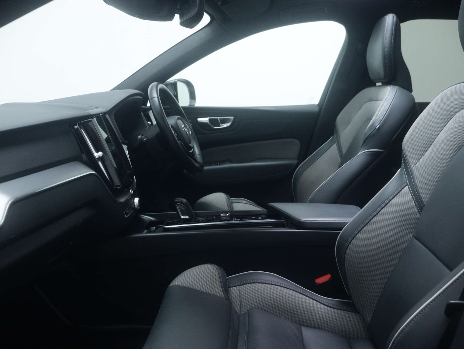 Used Volvo XC60 2021 for sale - 76894436: Photo 47