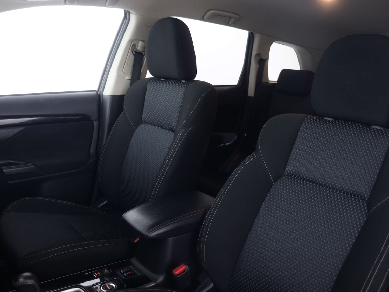 Used Mitsubishi Outlander 2018 for sale - 76157429: Photo 48