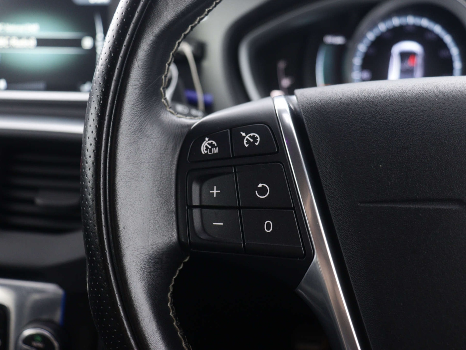 Used Volvo V40 2015 for sale - 75849099: Photo 27