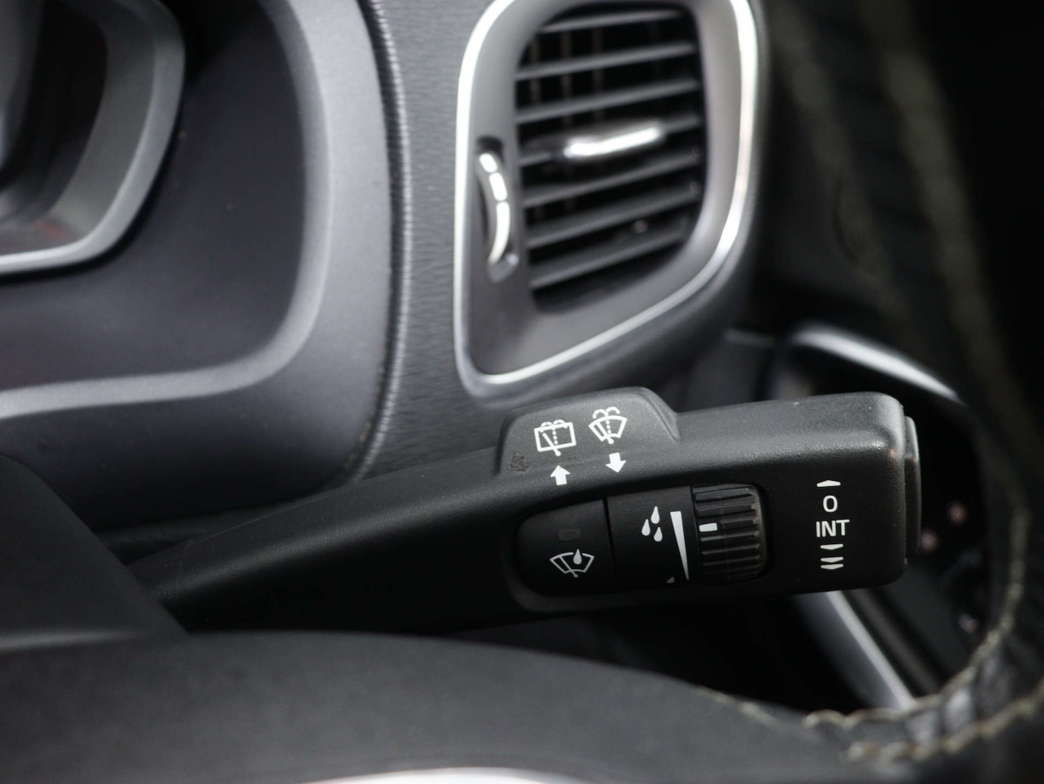 Used Volvo V40 2015 for sale - 75849099: Photo 30