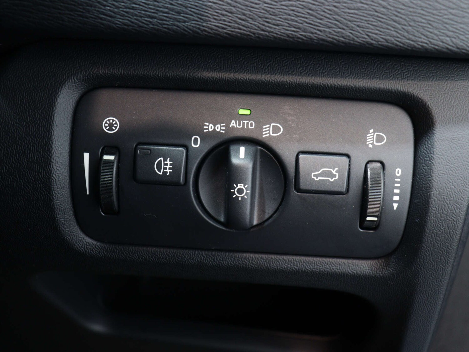 Used Volvo V40 2015 for sale - 75849099: Photo 31