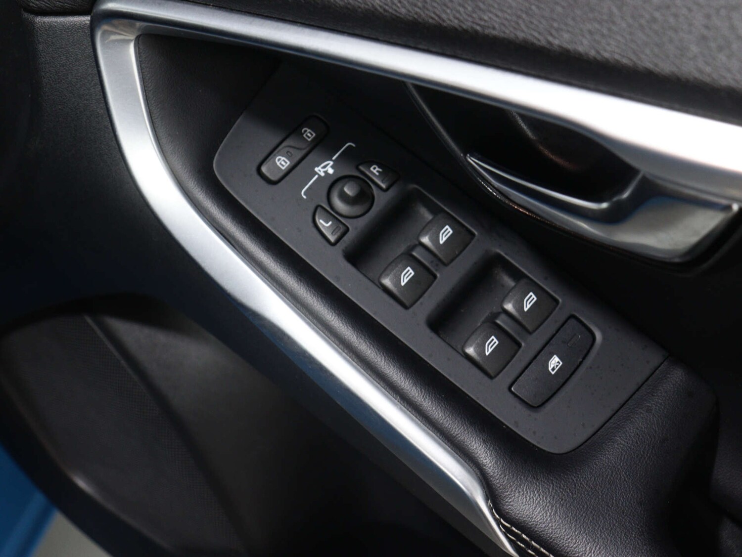 Used Volvo V40 2015 for sale - 75849099: Photo 32