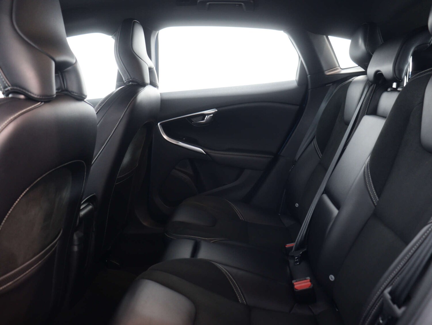 Used Volvo V40 2015 for sale - 75849099: Photo 40