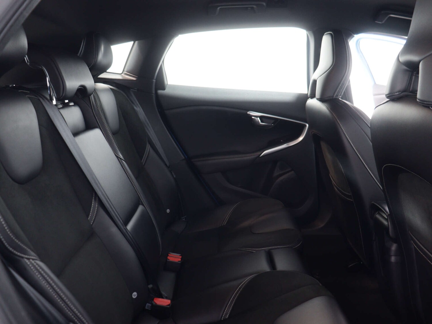 Used Volvo V40 2015 for sale - 75849099: Photo 41