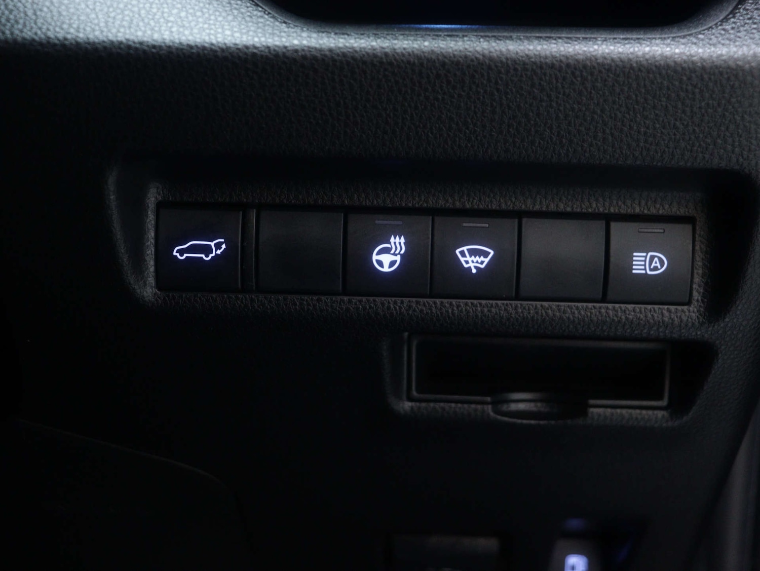 Used Toyota RAV4 2019 for sale - 77195127: Photo 40