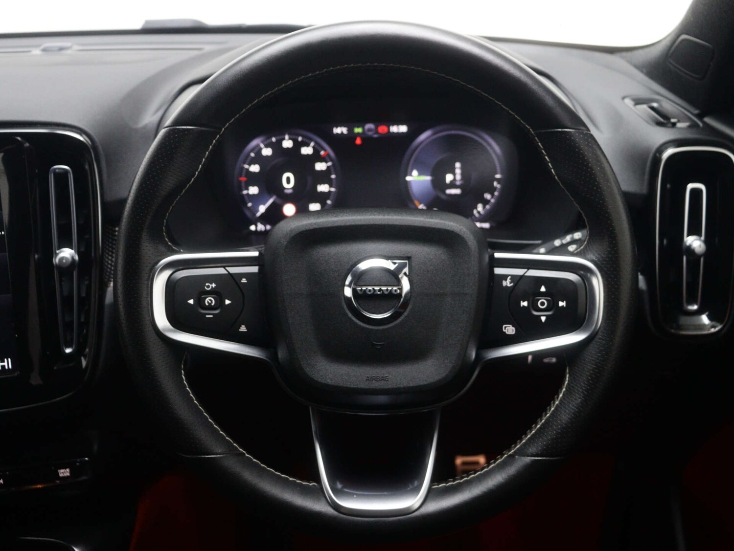 Used Volvo XC40 2021 for sale - 76490363: Photo 14