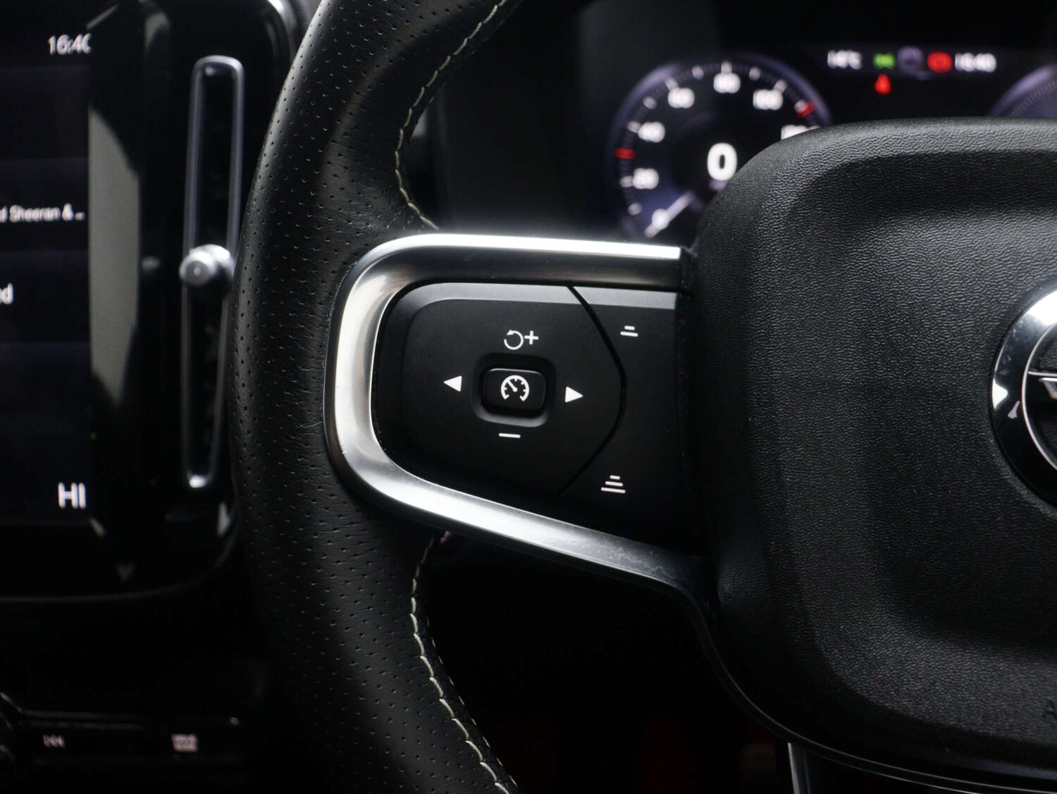 Used Volvo XC40 2021 for sale - 76490363: Photo 28