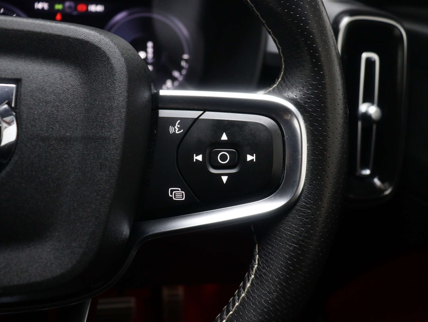 Used Volvo XC40 2021 for sale - 76490363: Photo 29