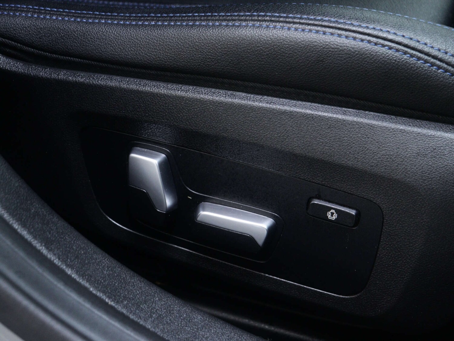 Used BMW i4 2022 for sale - 76393360: Photo 44