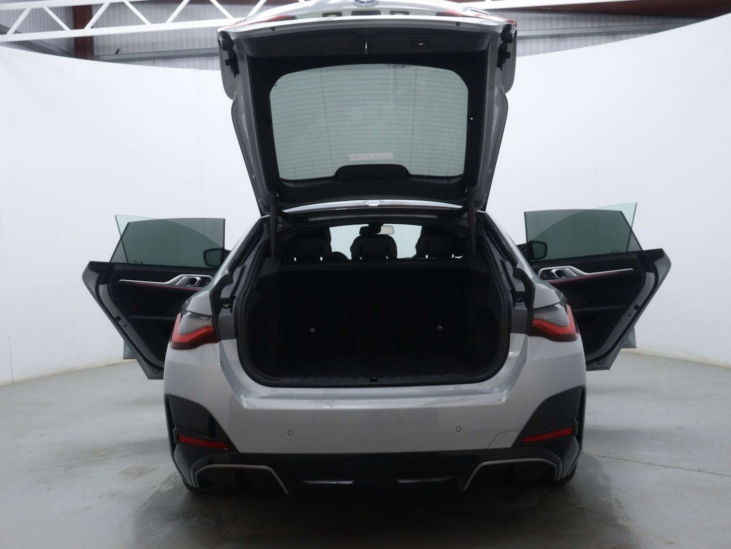 Used BMW i4 2022 for sale - 76393360: Photo 70