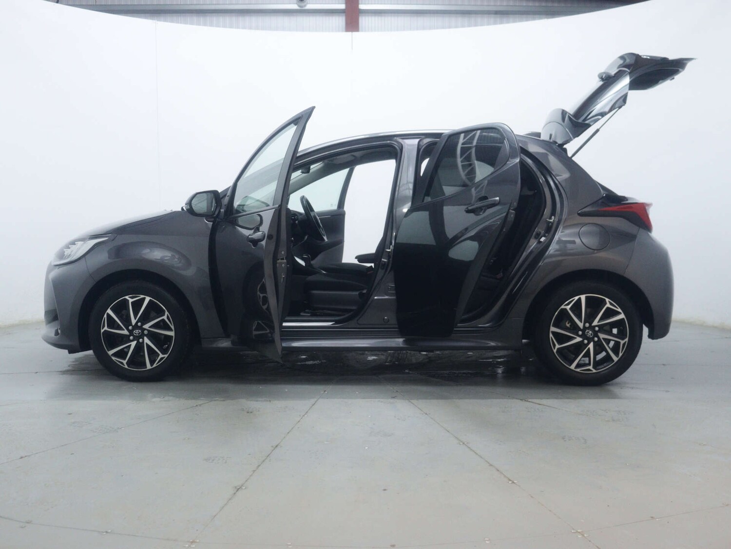 Used Toyota Yaris 2022 for sale - 77364232: Photo 53