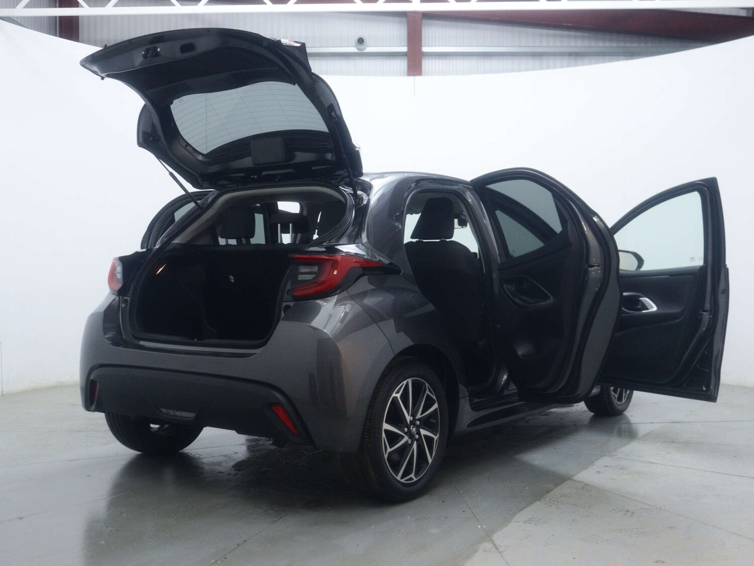 Used Toyota Yaris 2022 for sale - 77364232: Photo 56