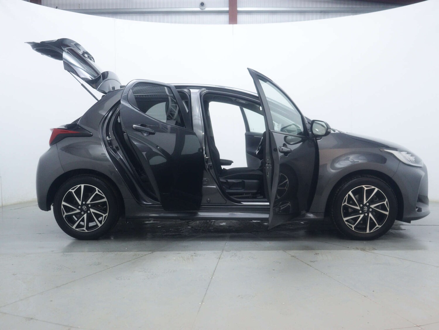 Used Toyota Yaris 2022 for sale - 77364232: Photo 57