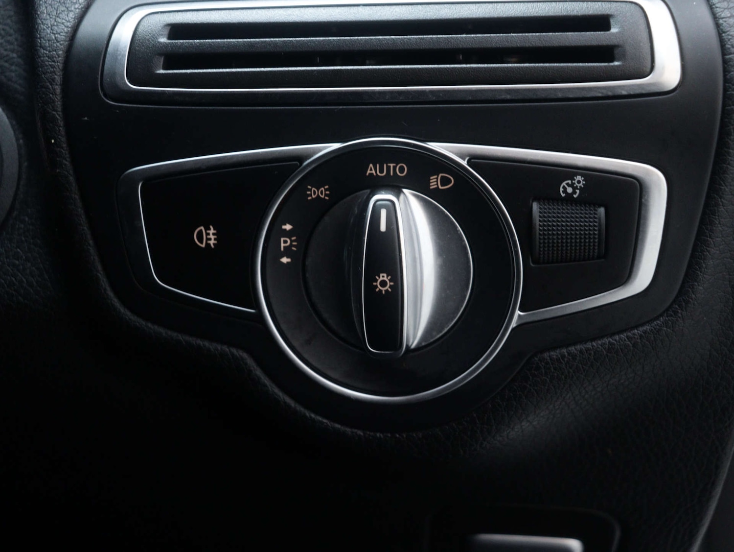 Used Mercedes-Benz C Class 2019 for sale - 76599661: Photo 34