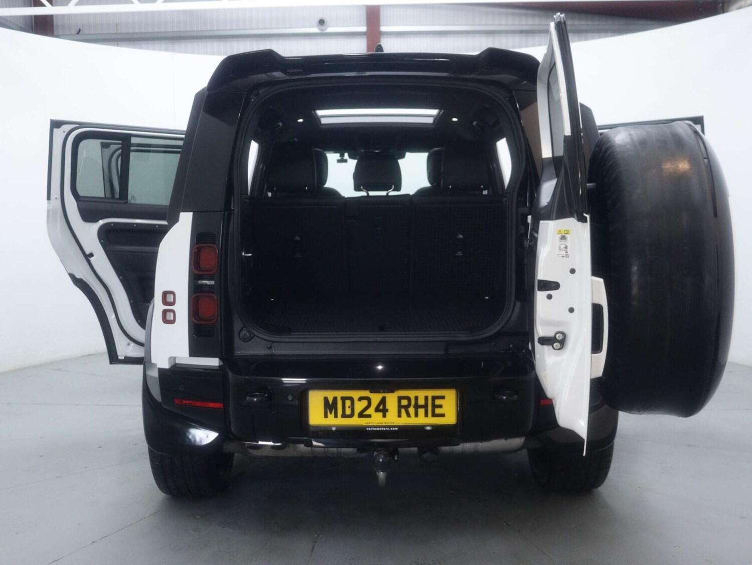 Used Land Rover Defender 2024 for sale - 77339225: Photo 81