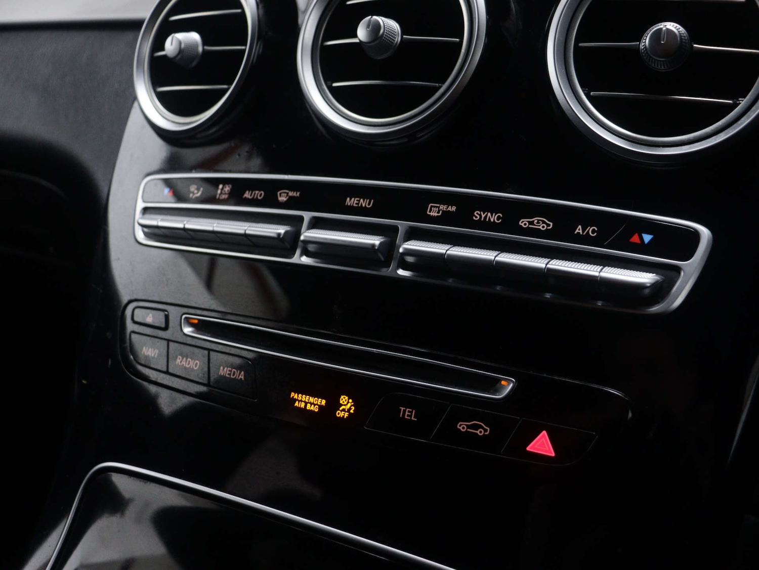 Used Mercedes-Benz GLC 2018 for sale - 76330117: Photo 31