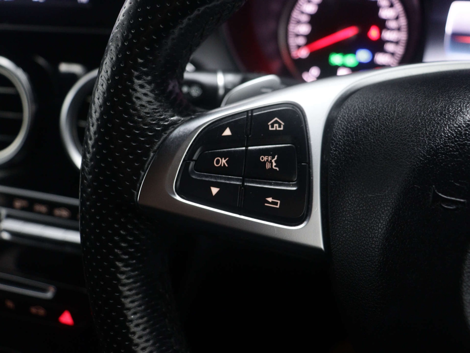 Used Mercedes-Benz GLC 2018 for sale - 76330117: Photo 36