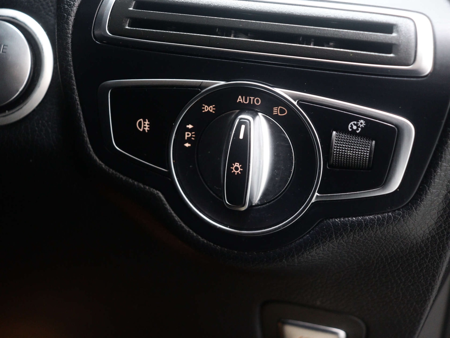 Used Mercedes-Benz GLC 2018 for sale - 76330117: Photo 41