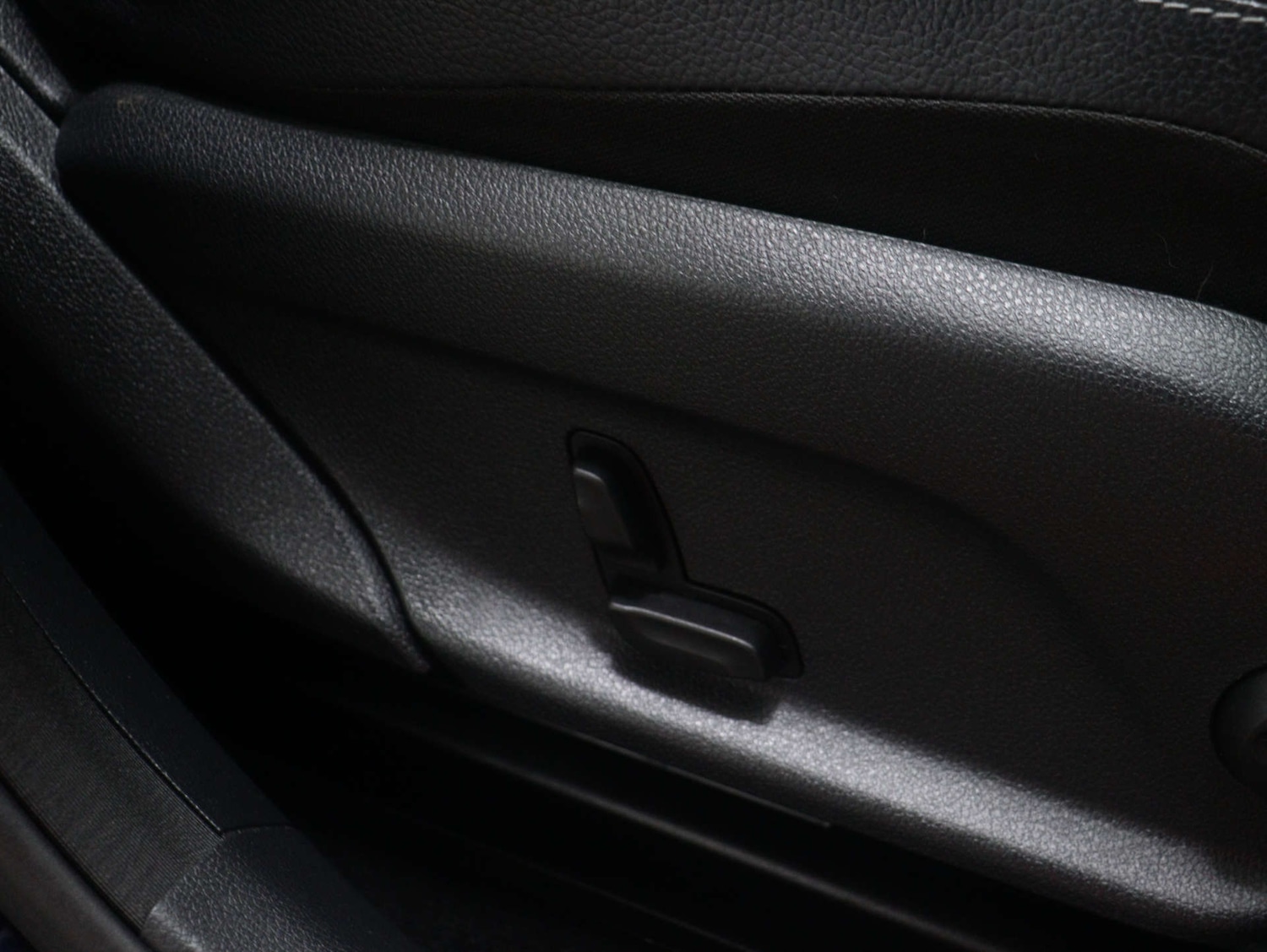 Used Mercedes-Benz GLC 2018 for sale - 76330117: Photo 44