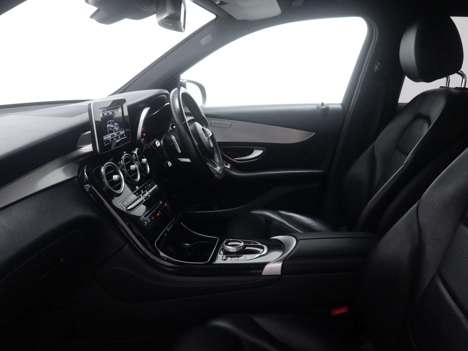 Used Mercedes-Benz GLC 2018 for sale - 76330117: Photo 50