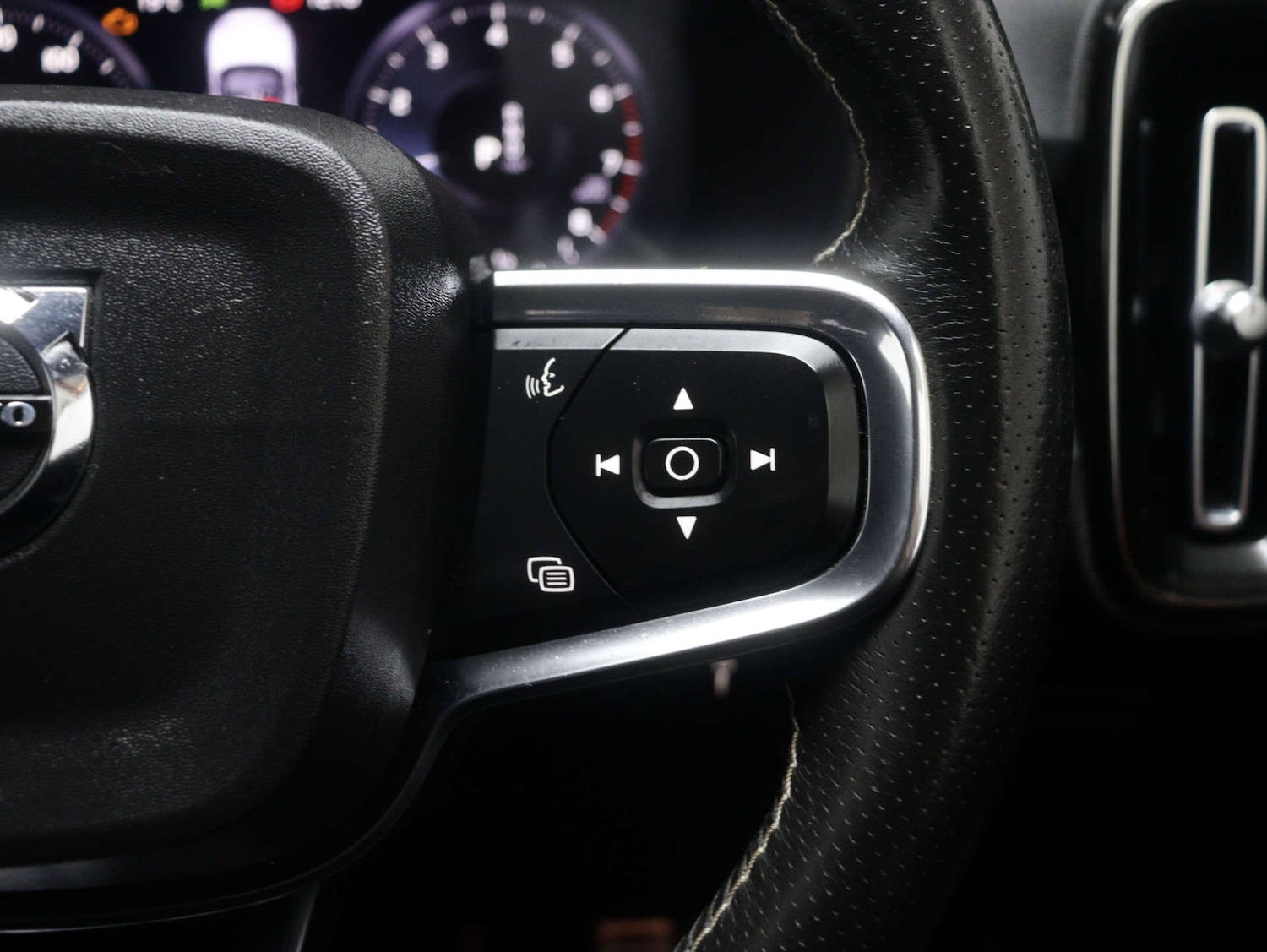 Used Volvo XC40 2020 for sale - 76129238: Photo 33