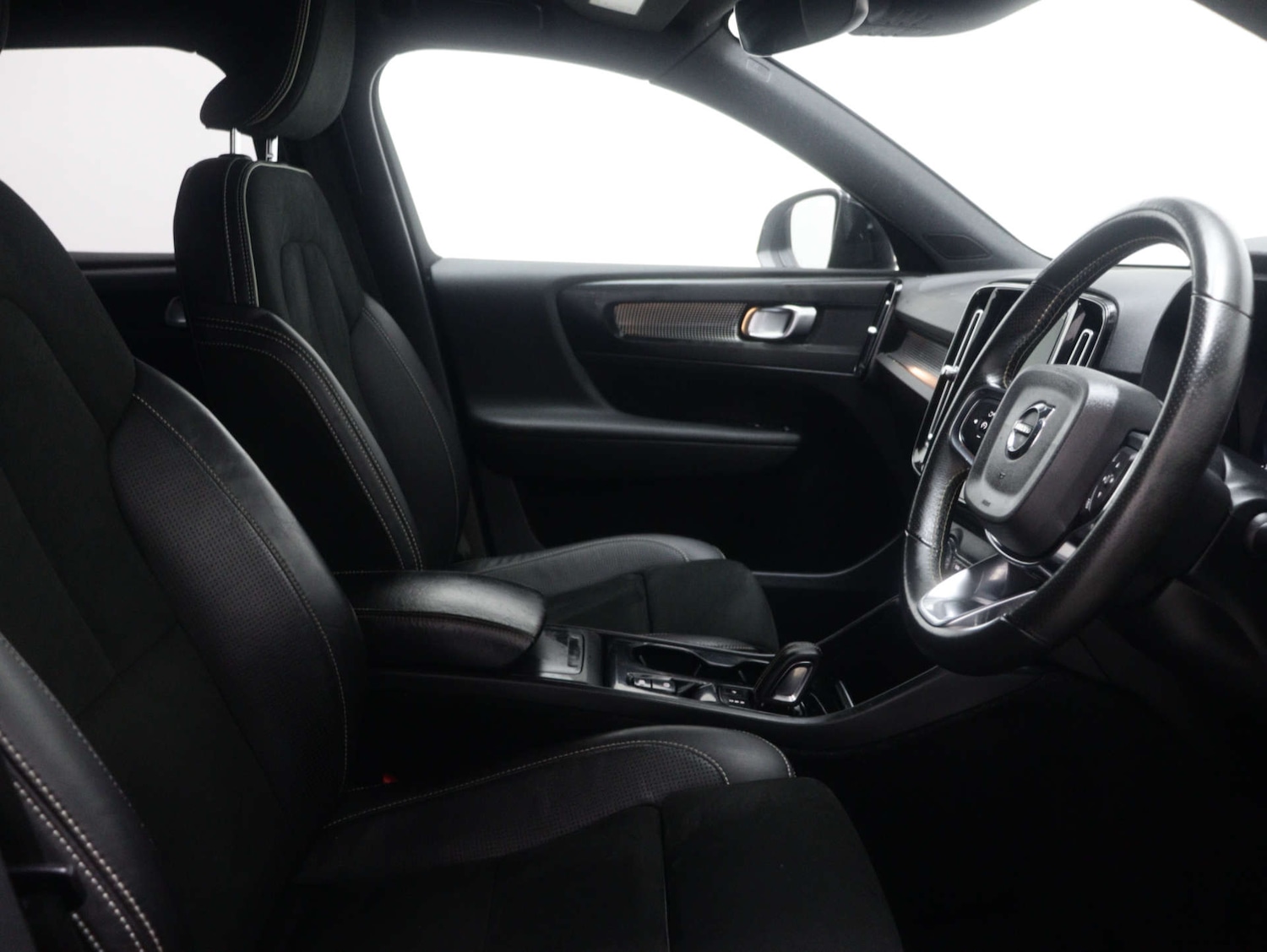 Used Volvo XC40 2020 for sale - 76129238: Photo 38