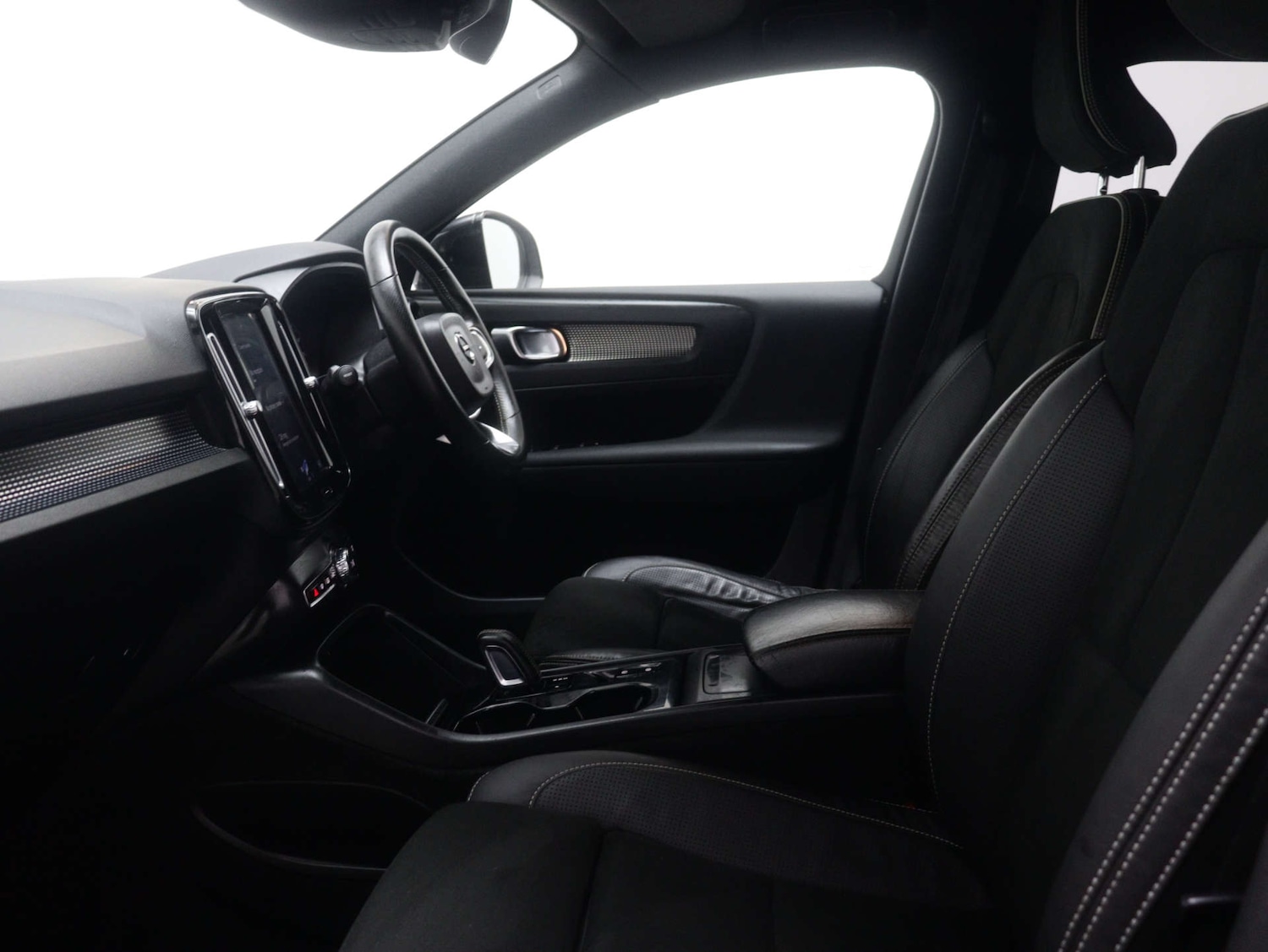 Used Volvo XC40 2020 for sale - 76129238: Photo 42