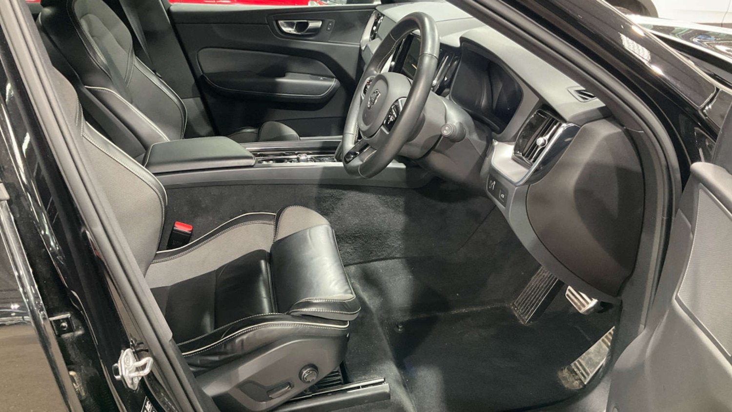 Used Volvo XC60 2021 for sale - 77931947: Photo 10