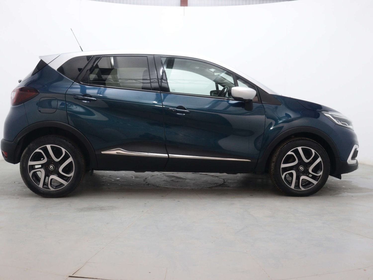 Used Renault Captur 2017 for sale - 76735831: Photo 11