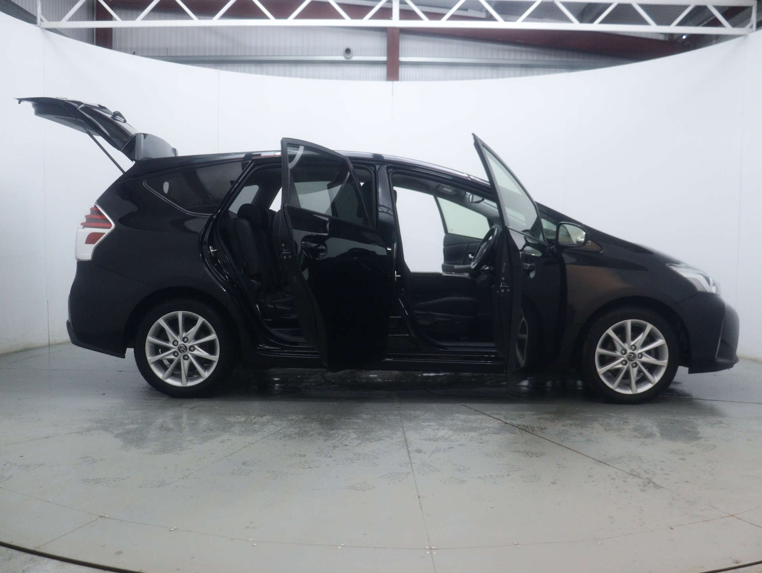 Used Toyota Prius+ 2019 for sale - 77180045: Photo 56