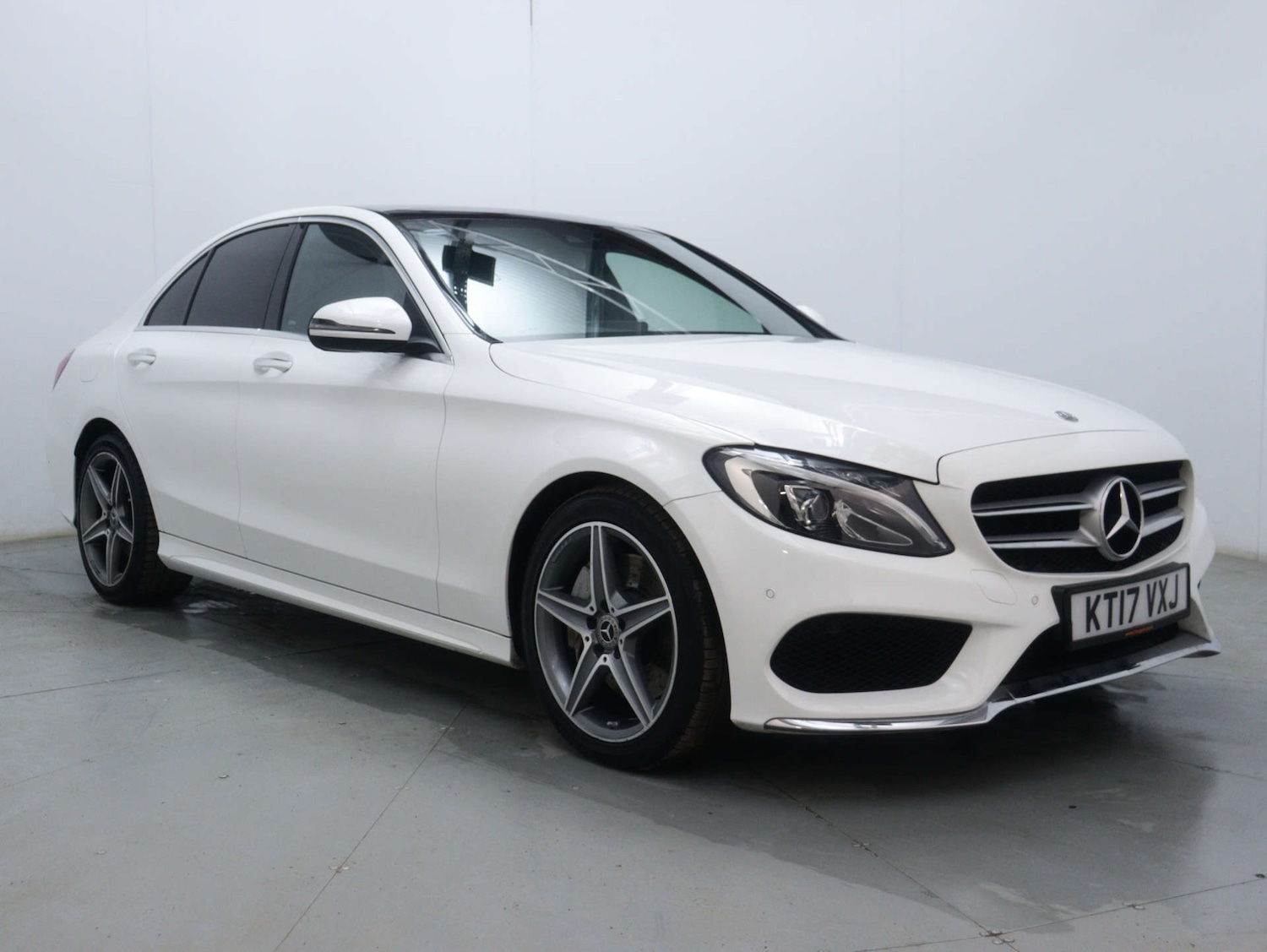 Used Mercedes-Benz C Class 2017 for sale - 76693635: Photo 1