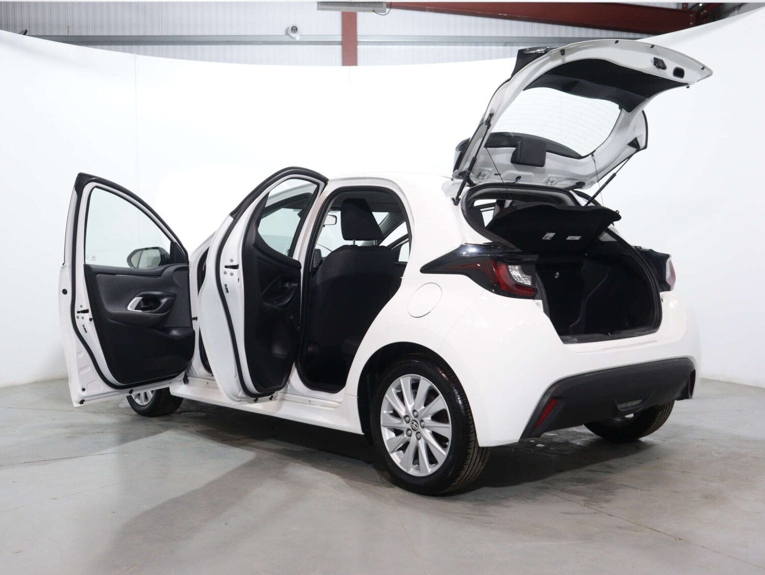 Used Toyota Yaris 2022 for sale - 75893726: Photo 51