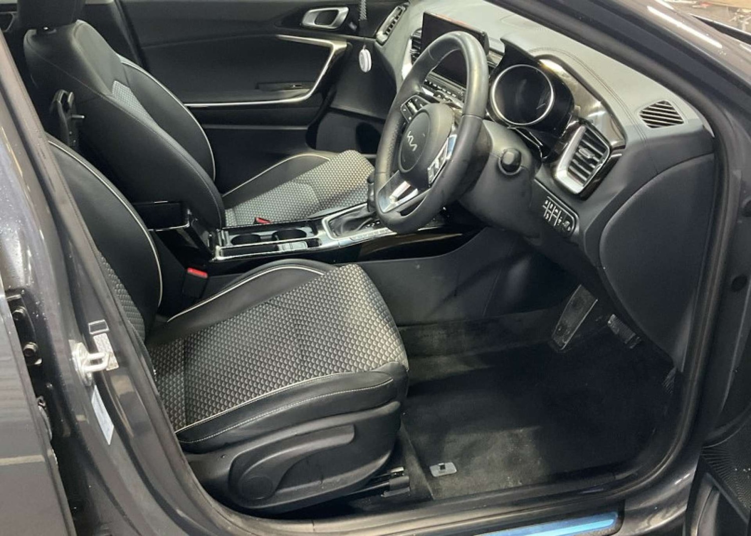 Used Kia XCeed 2023 for sale - 76735827: Photo 11