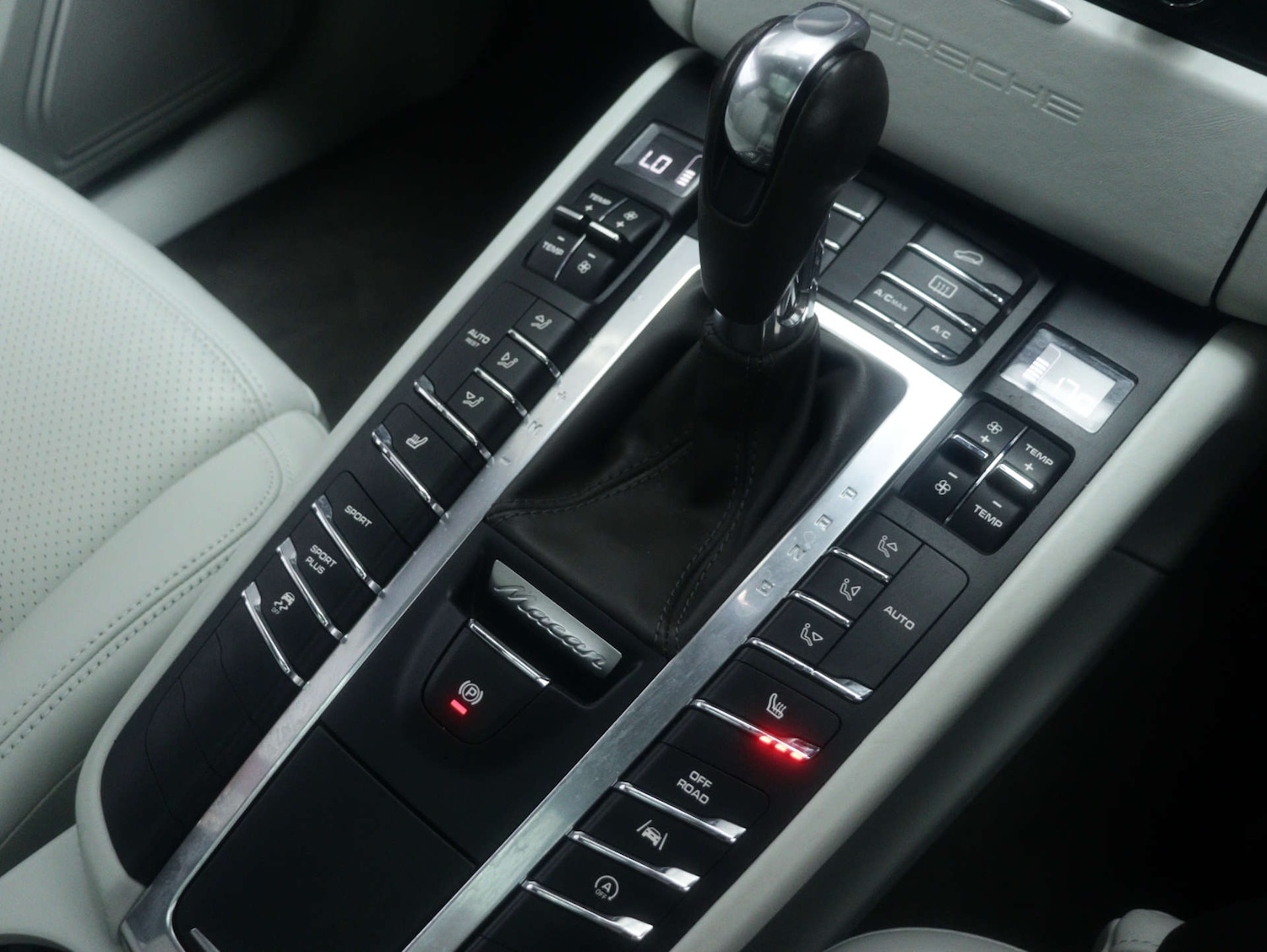 Used Porsche Macan 2016 for sale - 77523199: Photo 38