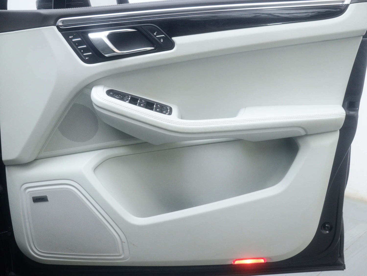 Used Porsche Macan 2016 for sale - 77523199: Photo 54