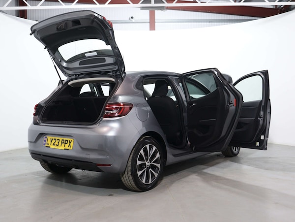 Used Renault Clio 2023 for sale - 75391527: Photo 56
