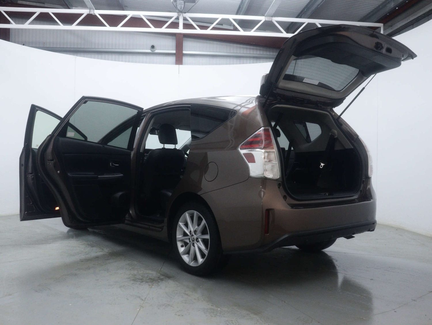 Used Toyota Prius+ 2020 for sale - 77353611: Photo 46